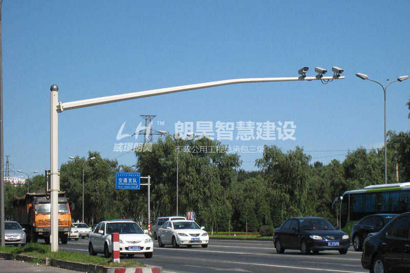  交通监控杆